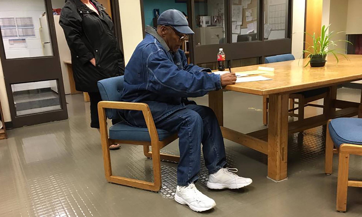 Orenthal James Simpson, also known as OJ Simpson, was released on October 1, 2017, at 12:08 am from Lovelock Correctional Center in Nevada after serving nine years in prison for armed robbery. Photo: VCG