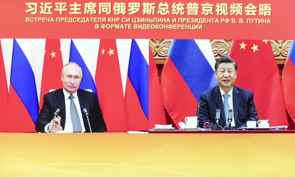 Chinese President Xi Jinping holds a virtual meeting with Russian President Vladimir Putin in Beijing, December 15, 2021. Photo: Xinhua