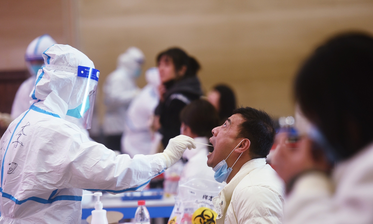 A resident in Hangzhou, East China's Zhejiang Province takes a  nucleic acid testing on December 15, 2021. Zhejiang has reported 292 confirmed cases of COVID-19 starting from December 5. Photo: IC