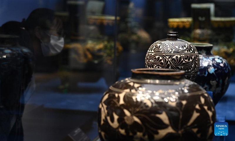Photo taken on Dec. 15, 2021 shows cultural relics in the Splendor of Huaxia: the Essence of Shanxi's Ancient Civilization exhibition at Tsinghua University Art Museum in Beijing, capital of China. The exhibition lasting until Jan. 9, 2022 displays cultural relics depicting civilizations in north China's Shanxi Province in ancient times.(Photo: Xinhua)