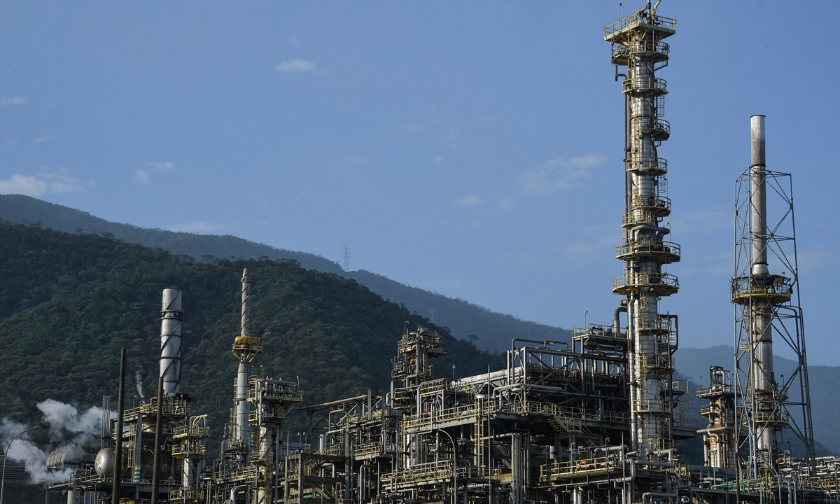 View of the Presidente Bernardes refinery of Brazilian state-run oil company Petrobras, in Cubatao, Sao Paulo state, Brazil, on November 4, 2021.  Photo: AFP