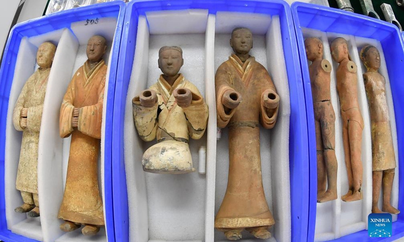 A large-scale mausoleum in Xi'an has been identified as belonging to Emperor Wendi of the Western Han Dynasty (202 BC-AD 25), local authorities said Tuesday. The mausoleum, located in Jiangcun Village on the eastern outskirts of Xi'an, is surrounded by more than 100 ancient tombs and outer burial pits.Photo:Xinhua