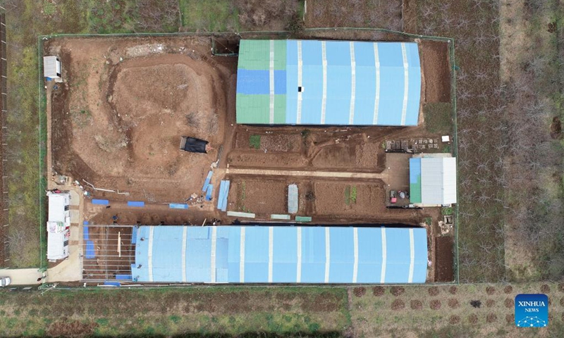 A large-scale mausoleum in Xi'an has been identified as belonging to Emperor Wendi of the Western Han Dynasty (202 BC-AD 25), local authorities said Tuesday. The mausoleum, located in Jiangcun Village on the eastern outskirts of Xi'an, is surrounded by more than 100 ancient tombs and outer burial pits.Photo:Xinhua