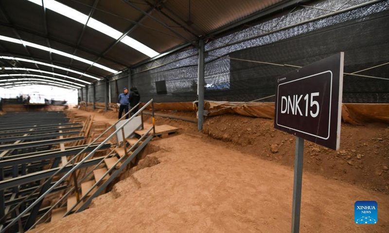 A large-scale mausoleum in Xi'an has been identified as belonging to Emperor Wendi of the Western Han Dynasty (202 BC-AD 25), local authorities said Tuesday. The mausoleum, located in Jiangcun Village on the eastern outskirts of Xi'an, is surrounded by more than 100 ancient tombs and outer burial pits.Photo:Xinhua