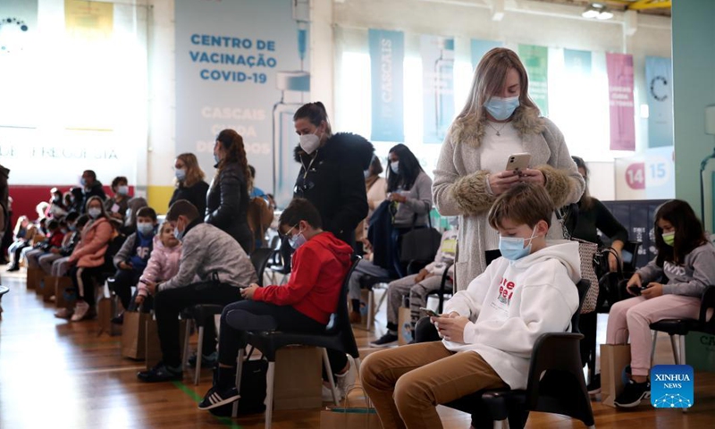 Children are seen with their parents after receiving the COVID-19 vaccine at a vaccination center in Cascais, Portugal, on Dec. 18, 2021.Photo:Xinhua