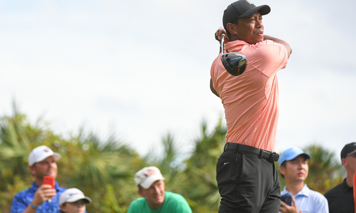 Tiger Woods watches his drive on the sixth tee box during the first round of the PNC Championship on December 18, 2021 in Orlando, Florida. Photo: VCG