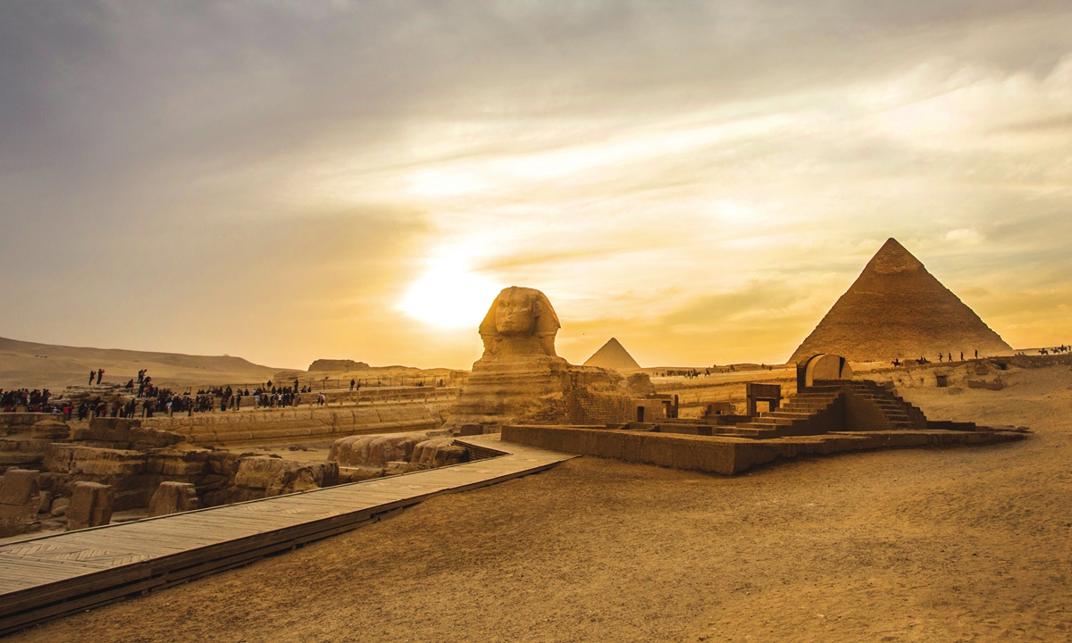 The Great Sphinx of Giza and pyramids in Cairo, Egypt Photo: VCG