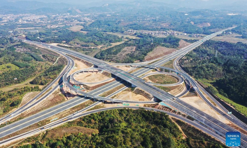 Aerial photo taken on Dec. 19, 2021 shows Sanfengli interchanges of Guanglian Expressway over the Shanzhan Expressway in Qingcheng District of Qingyuan, south China's Guangdong Province.Photo:Xinhua