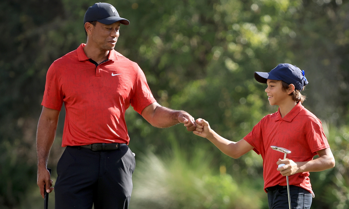 Tiger Woods and his son Charlie Woods celebrate a birdie on the 12th hole during the final round of the PNC Championship on December 19, 2021 in Orlando, Florida. Photo: VCG