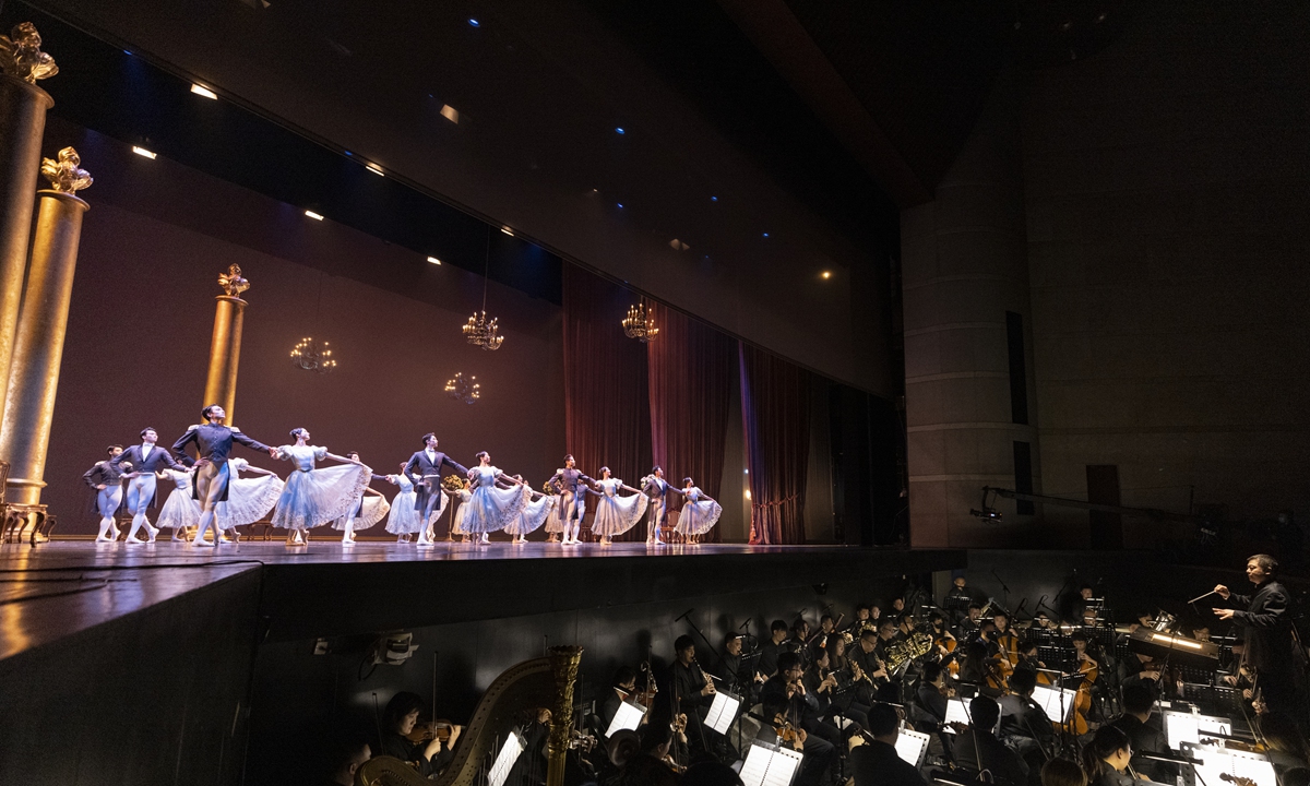 The National Ballet of China (NBC) performs <em>Onegin</em>, based on a novel by Russian author Alexander Pushkin, at Beijing Tianqiao Performing Arts Center from December 16-19, 2021. Photo: Courtesy of National Ballet of China
