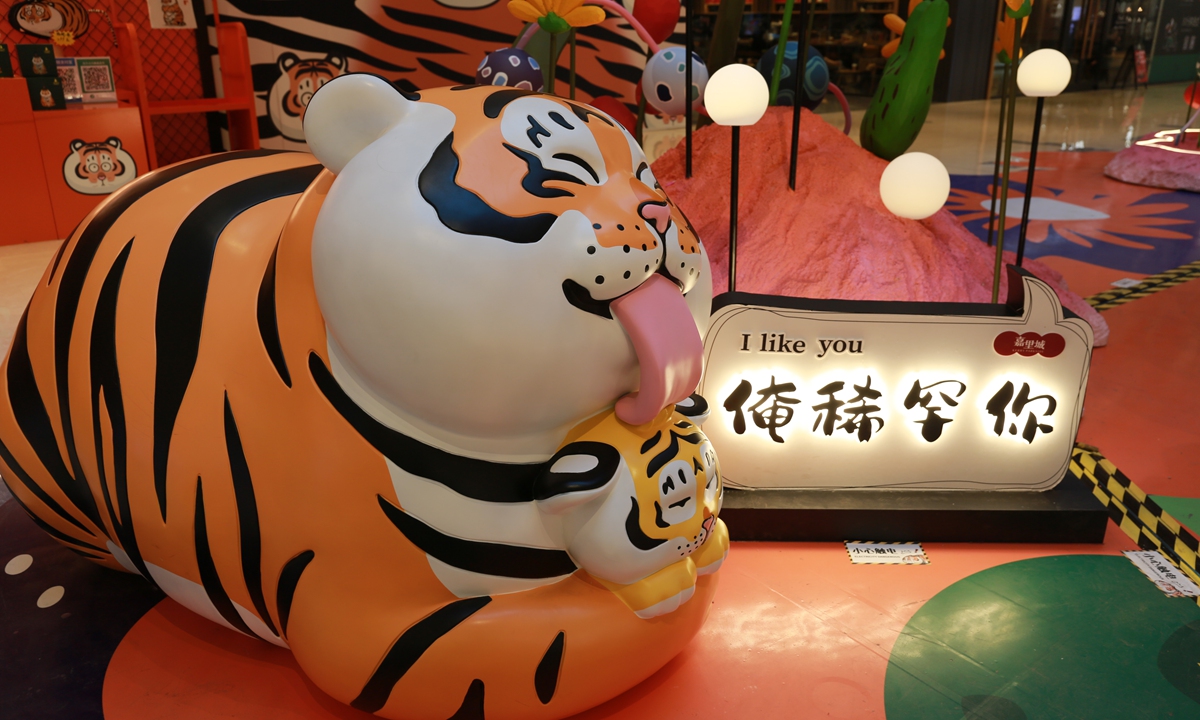 China-chic tiger sculpture China-chic tiger sculpture