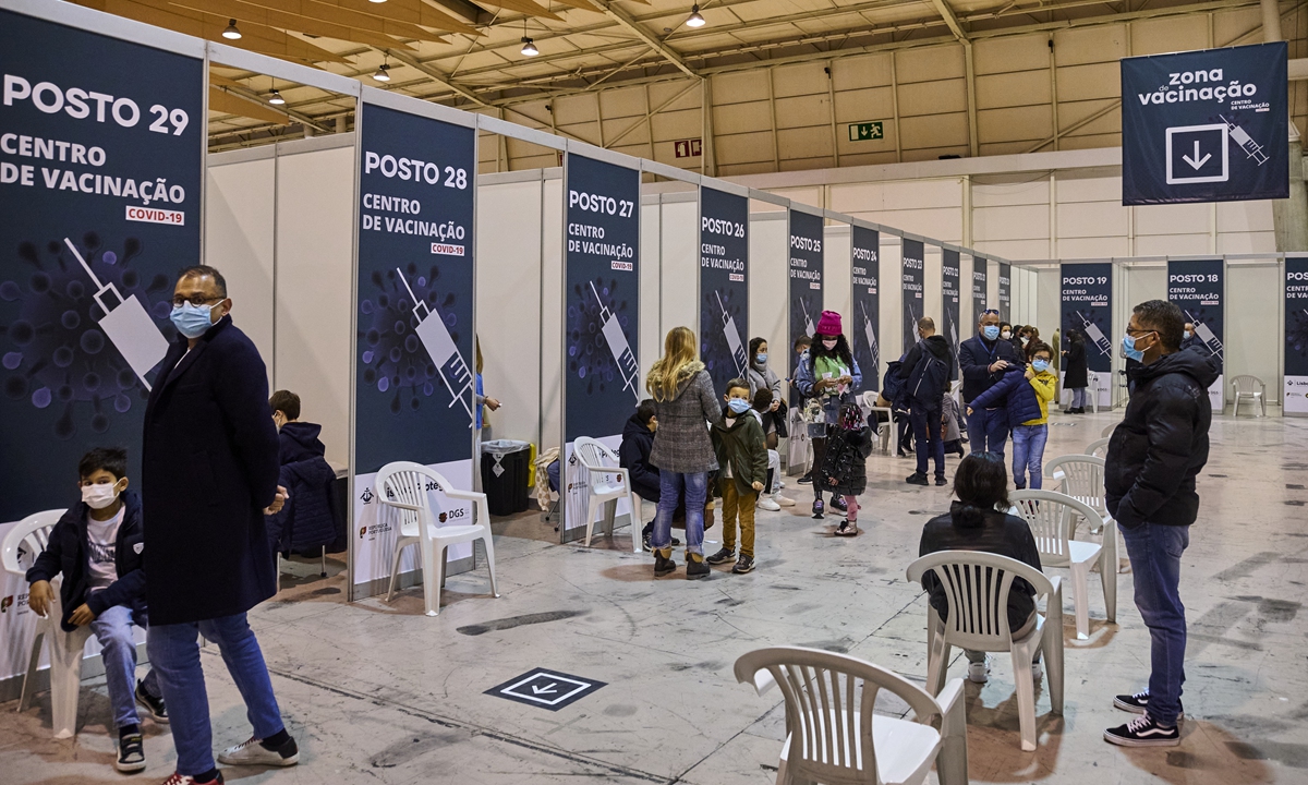 Mask-clad parents and children are seen in the inoculation area on the inaugural day of the children inoculation at the Feira Internacional de Lisboa 4th pavilion during the COVID-19 Coronavirus pandemic on December 18, 2021, in Lisbon, Portugal. Photo: VCG