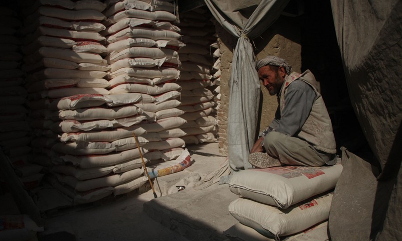 An Afghan man waits to get hired at a market in Kabul, Afghanistan, Oct. 28, 2021.(Photo: Xinhua)