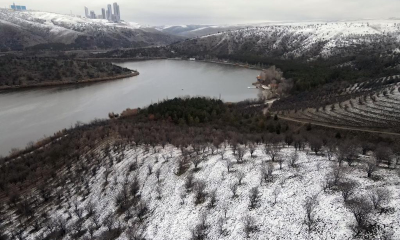 Aerial photo taken on Dec. 20, 2021 shows the winter landscape of Eymir Lake in Ankara, Turkey.(Photo: Xinhua)