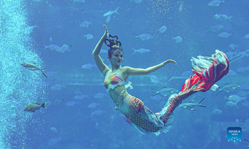 A contestant participates in a mermaid contest in Sanya, south China's Hainan Province, Dec. 21, 2021. Over 40 contestants participated in the contest which kicked off Tuesday.(Photo: Xinhua)