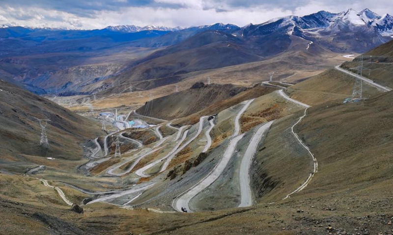 Photo taken on May 14, 2021 with a mobile phone shows the view of a road to Gyirong County, southwest China's Tibet Autonomous Region. The road network in Tibet has stretched over 118,800 km as of the end of 2020.(Photo: Xinhua)