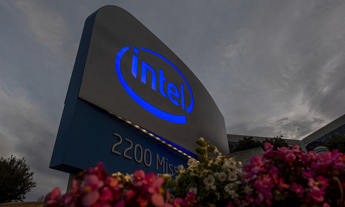 Signage at the entrance to the Intel headquarters in Santa Clara, California, US, on October 19, 2021. Photo: VCG