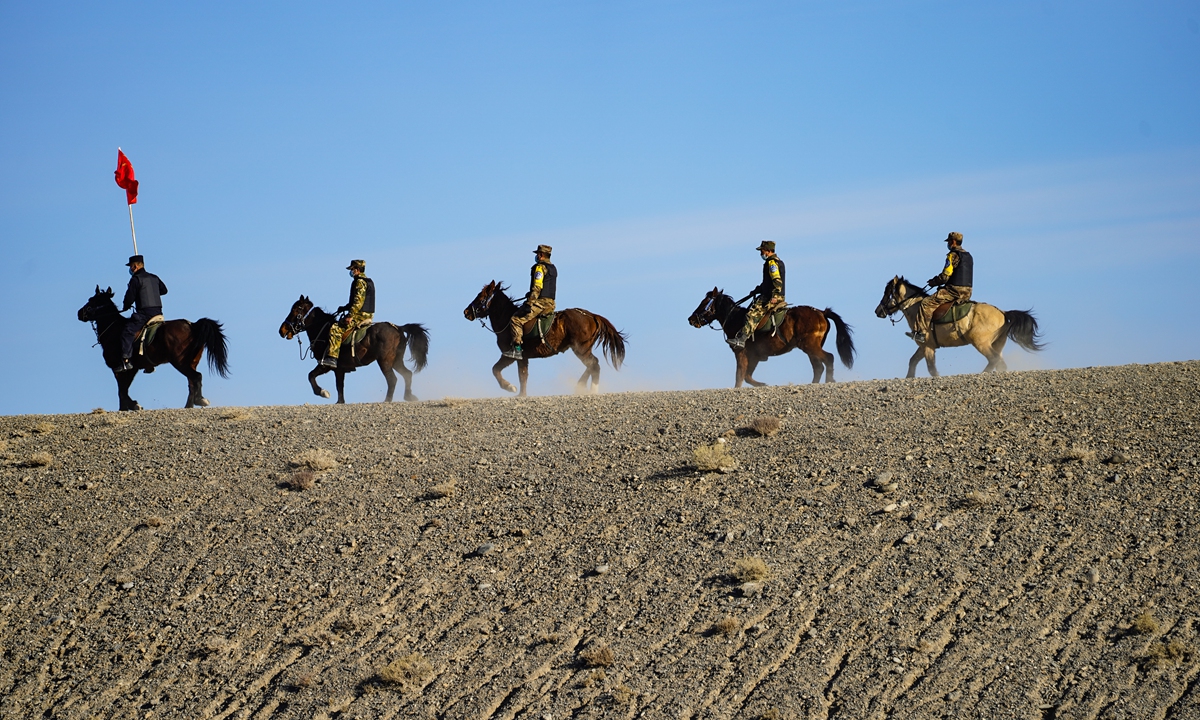 Five officers on horseback patrol in harsh conditions. Photo: Pang Yue/GT