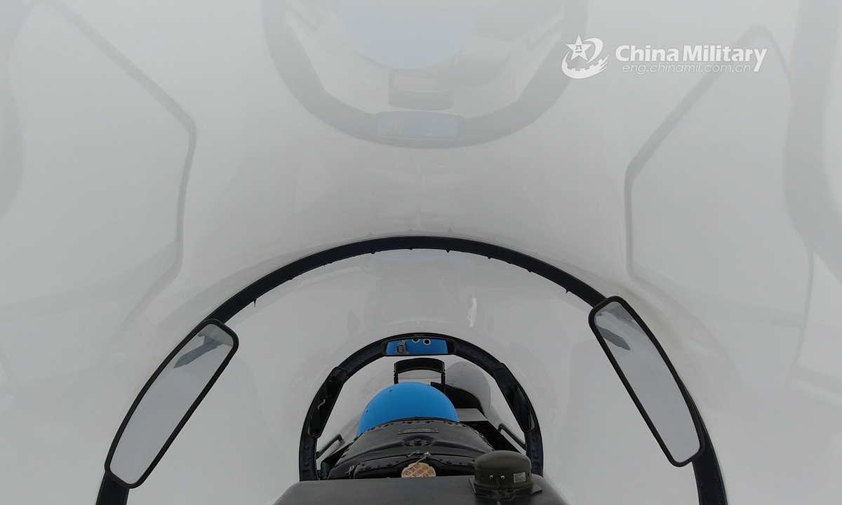 A pilot assigned to a naval aviation brigade under the PLA Eastern Theater Command manipulates his fighter during a flight training mission on December 16, 2021. Photo:China Military