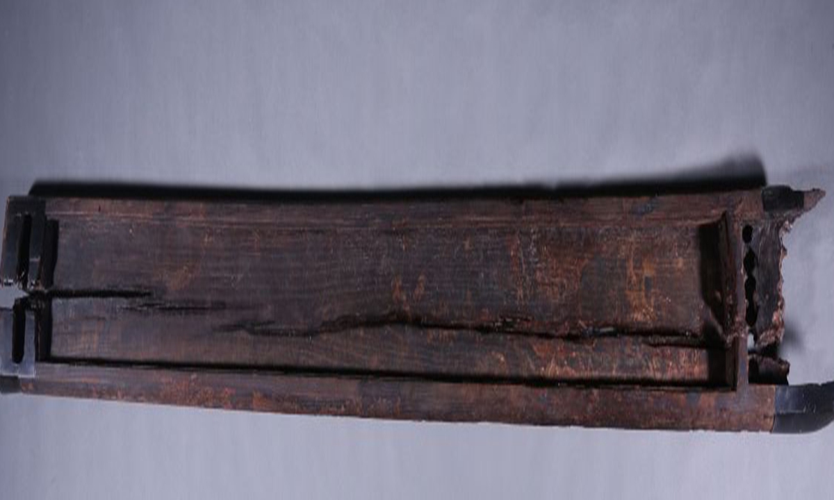 <em>zheng</em>, an ancient stringed instrument. At 2.3 meters in length, it is the longest <em>zheng</em> ever discovered. Photo: Web