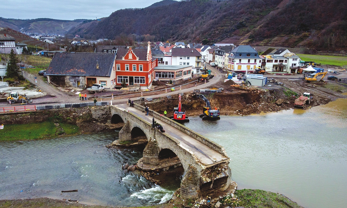 The remains of a bridge in Germany on December 14, 2021 after a flood Photo: VCG