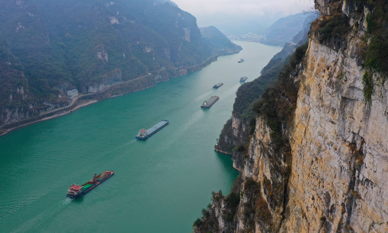Boats loaded with supplies for spring ploughing are seen at Xiling Valley in the Three Gorges area along the Yangtze River in Yichang, Central China's Hubei Province on January 23, 2022. The Three Gorges has opened green channels for the fast passage of boats carrying commodities related to livelihoods, according to the Three Gorges Navigation Authority. Nearly 9 million tons of livelihood supplies have passed the gates since November. Photo: VCG