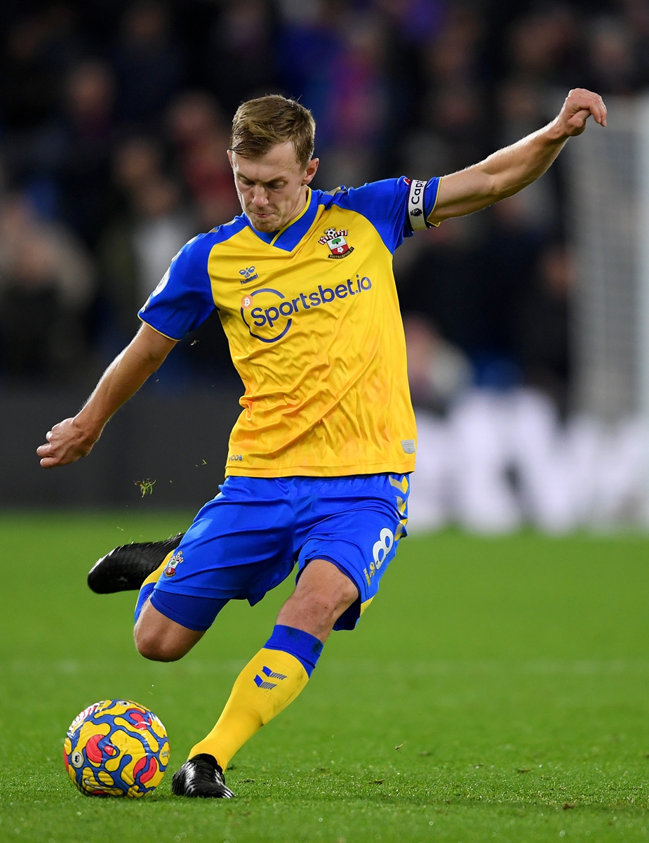 James Ward-Prowse of Southampton takes a free kick against Crystal Palace on December 15, 2021 in London, England. Photo: VCG