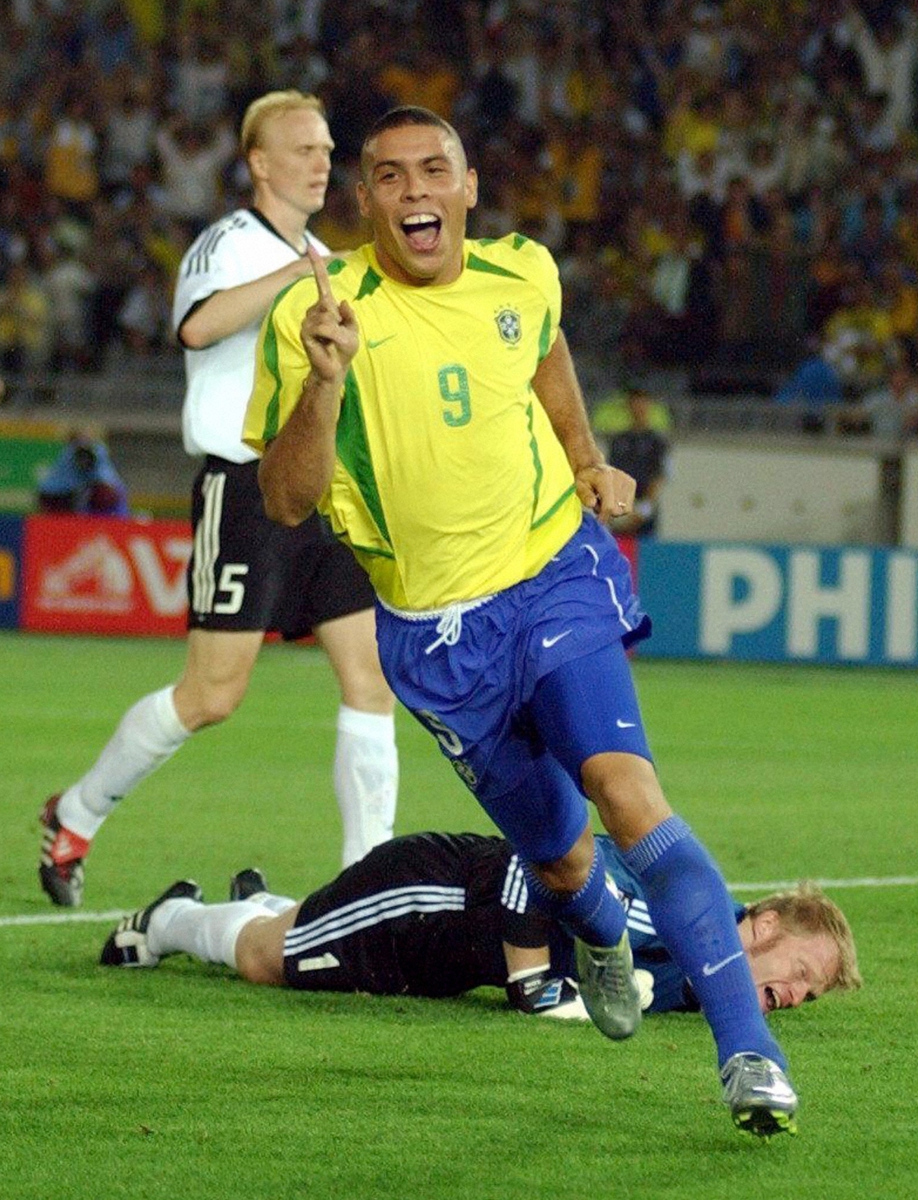 Brazil striker Ronaldo celebrates scoring the opening goal in the final against Germany in the 2002 World Cup in Yokohama, Japan, on June 30, 2002.  Photo: IC