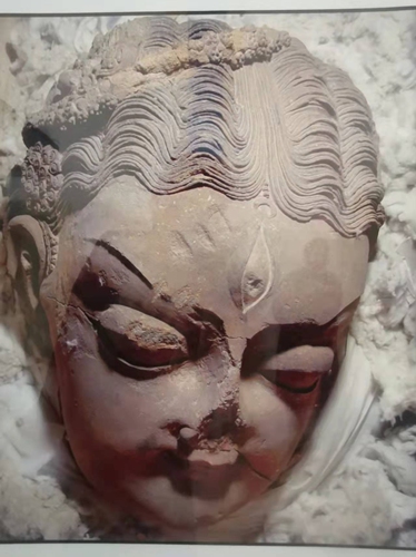 A Koran on display at the museum The National Museum of Afghanistan in Kabul Below: A Buddhist statue head at the museum Photos: Courtesy of Yu Yong