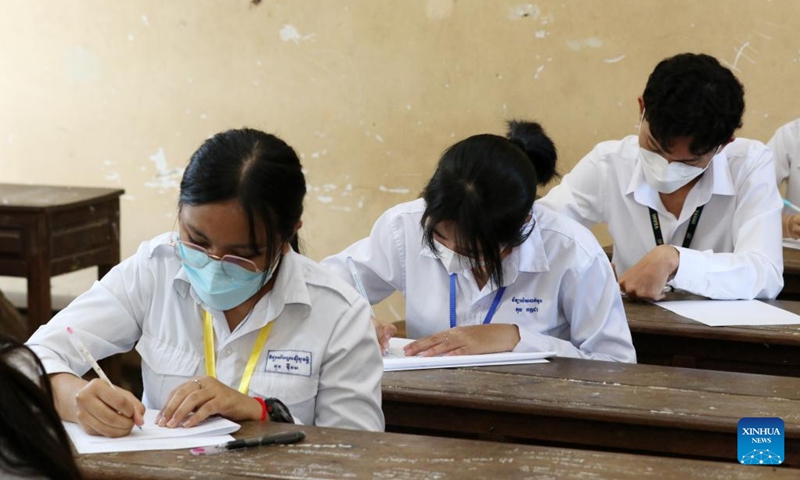 Students take high school graduation exam in Phnom Penh, Cambodia on Dec. 27, 2021. A total of 114,183 Cambodian candidates took a national high school graduation exam on Monday after the COVID-19 pandemic has been brought under control.(Photo: Xinhua)