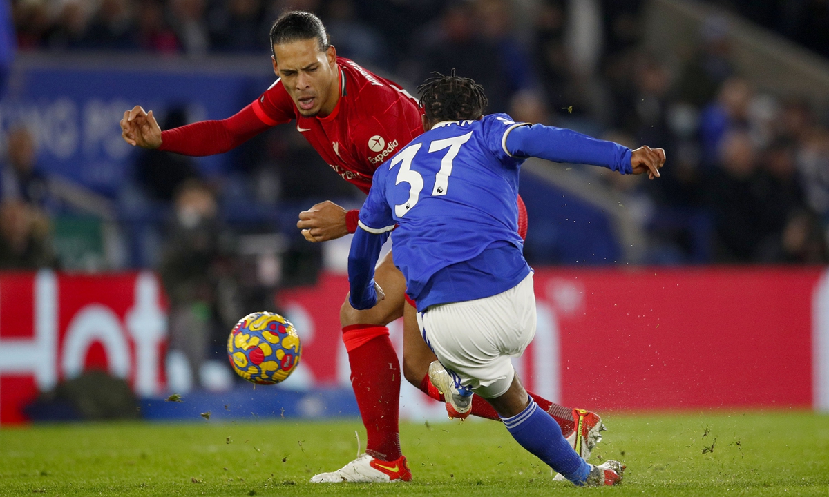 Ademola Lookman (No.37) of Leicester City scores a goal against Liverpool on December 28, 2021 in Leicester, England. Photo: VCG