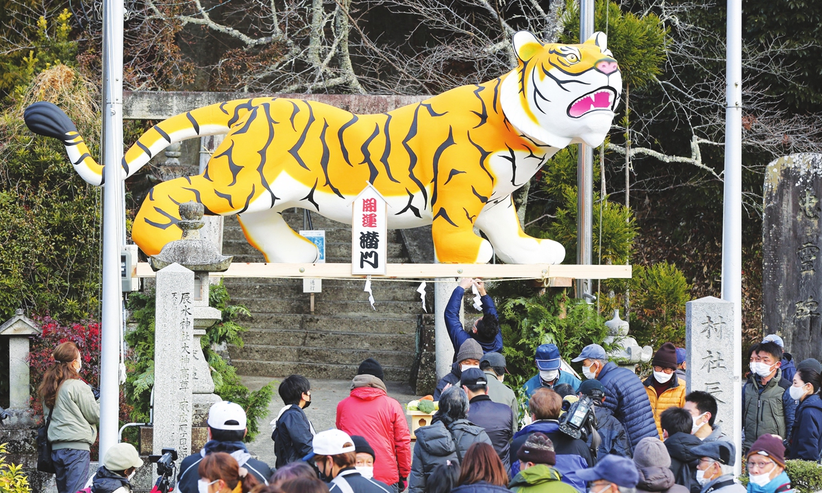 A jumbo tiger statue is set in front of the torii gate of Tatsumizu Shrine in Tsu City, Japan on December 29, 2021 to welcome visitors in the Year of the Tiger on the Chinese zodiac during the new year period. Photo: AFP