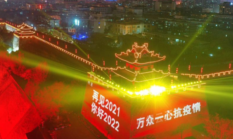 Aerial photo taken on Dec. 31, 2021 shows the ancient city wall with light and projected words to greet the New Year and pay tribute to people making efforts to fight against the recent resurgence of COVID-19 pandemic in the city of Xi'an, northwest China's Shaanxi Province. Photo: Xinhua