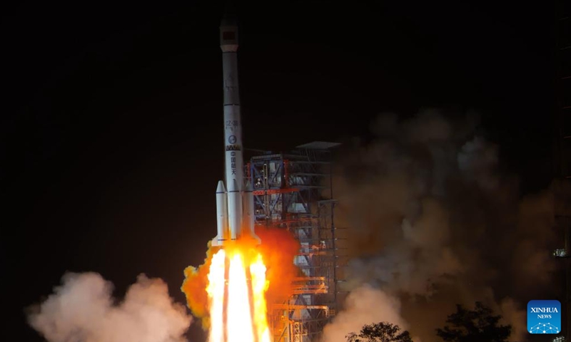 A Long March-3B carrier rocket carrying a communication technology experiment satellite blasts off from the Xichang Satellite Launch Center in southwest China's Sichuan Province Dec 30, 2021. The satellite has entered the planned orbit.Photo:Xinhua