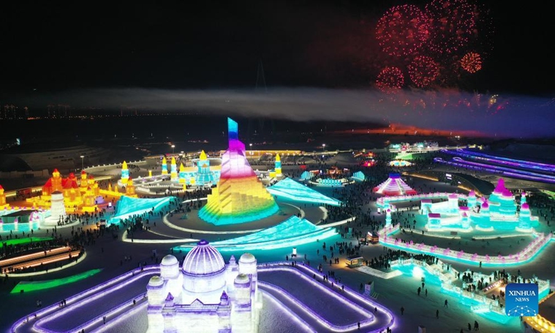 Aerial photo taken on Dec 31, 2021 shows a firework show to celebrate the New Year at the Harbin Ice-Snow World in Harbin, northeast China's Heilongjiang Province.Photo:Xinhua