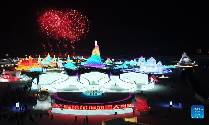 Aerial photo taken on Dec 31, 2021 shows a firework show to celebrate the New Year at the Harbin Ice-Snow World in Harbin, northeast China's Heilongjiang Province.Photo:Xinhua