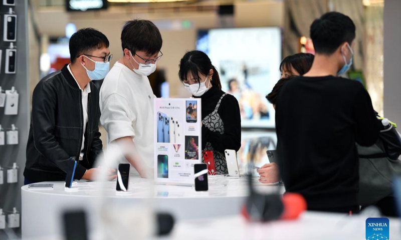 Customers try electronic products in a duty-free shop in Haikou, capital of south China's Hainan Province, Jan. 3, 2022.Photo: Xinhua 