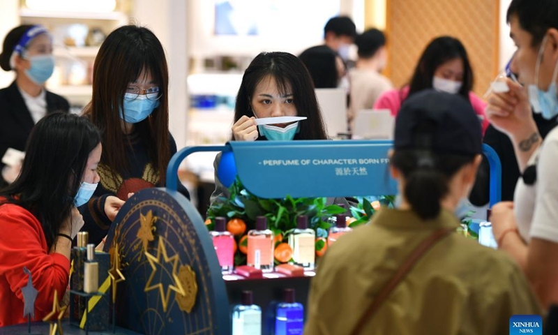 Customers smell perfumes in a duty-free shop in Haikou, capital of south China's Hainan Province, Jan. 3, 2022.Photo: Xinhua 