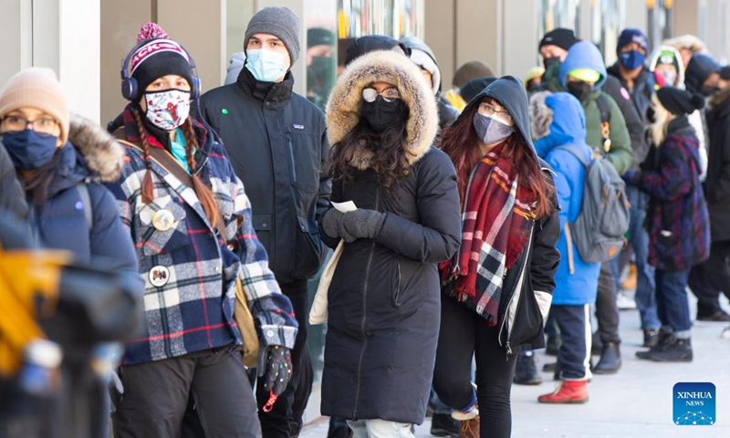 People with a thick coats line up to enter a COVID-19 vaccination clinic in Toronto, Canada, on Jan. 3, 2022. The City of Toronto issued an extreme cold weather alert on Monday.(Photo: Xinhua)
