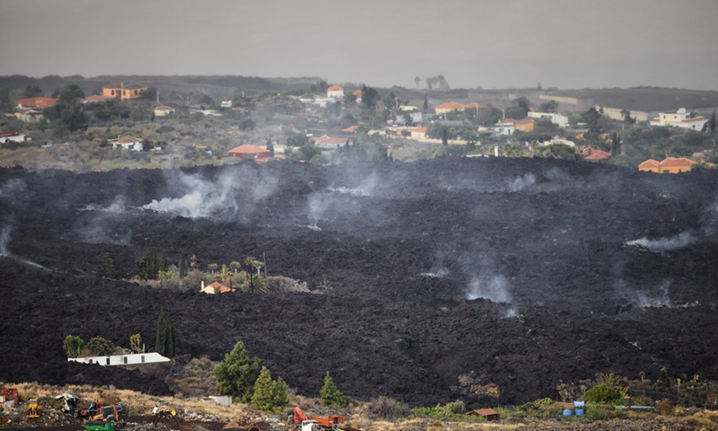 Photo taken on Sept. 22, 2021 shows the scene of volcanic lava of Cumbre Vieja volcano in La Palma, Spain.(Photo: Xinhua)