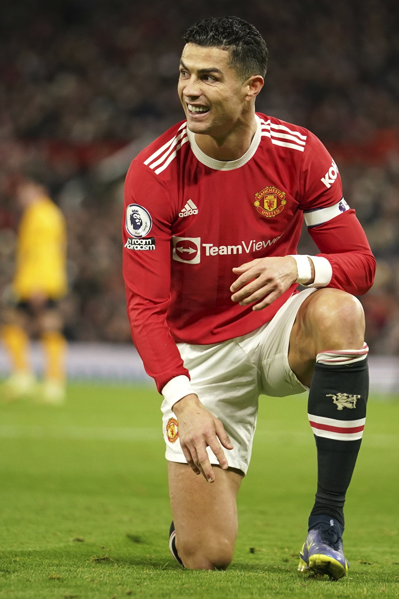 Cristiano Ronaldo of Manchester United looks dejected during the match against Wolverhampton Wanderers at Old Trafford on January 3, 2022 in Manchester, England. Photo: VCG