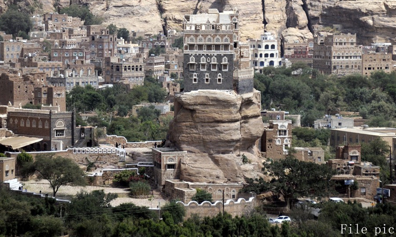 Photo taken on Sept. 26, 2016 shows Dar al-Hajar (Rock Palace) perched atop a rock pinnacle at the Wadi Dhahr valley, north of Sanaa, Yemen.(Photo: Xinhua)