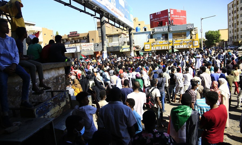 Sudanese citizens demonstrate on the street in Khartoum, Sudan, on Dec. 30, 2021.(Photo: Xinhua)