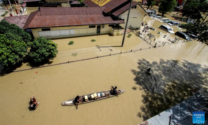 Vehicles and houses are inundated by floodwater in Lhoksukon of Aceh Province, Indonesia, Jan. 4, 2022.(Photo: Xinhua)