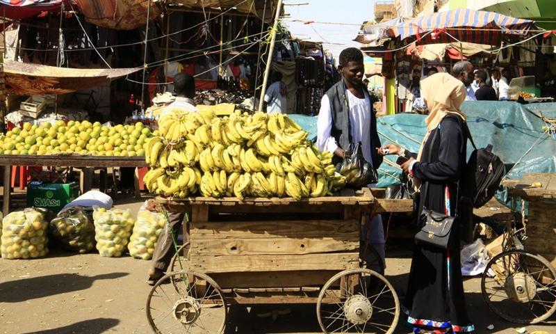 A vendor sells bananas in Bahri town, north of Khartoum, Sudan, on Dec. 22, 2021.(Photo: Xinhua)