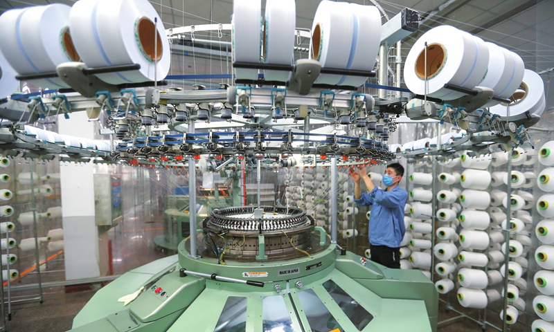 An employee rushes to finish orders at a knitwear factory in Jimo district, Qingdao in East China's Shandong Province on January 5, 2022. Textile firms in the district, traditionally known for its strength in the clothing industry, are seeing booms in production and sales. Photo: cnsphoto