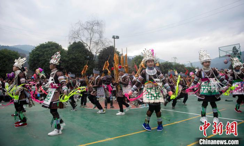 Students of Miao ethnic group perform the traditional Lusheng (reed-pipe instrument) dance at Congjiang county, southwest China's Guizhou province. (Photo: China News service/Wu Dejun)