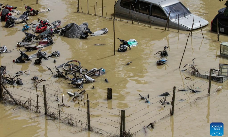 Vehicles are inundated by floodwater in Lhoksukon of Aceh Province, Indonesia, Jan. 4, 2022.(Photo: Xinhua)