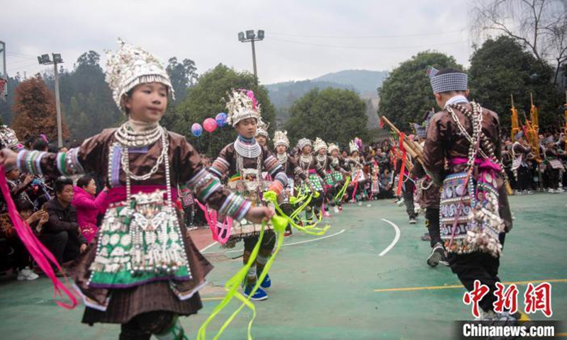 Students of Miao ethnic group perform the traditional Lusheng (reed-pipe instrument) dance at Congjiang county, southwest China's Guizhou province. (Photo: China News service/Wu Dejun)