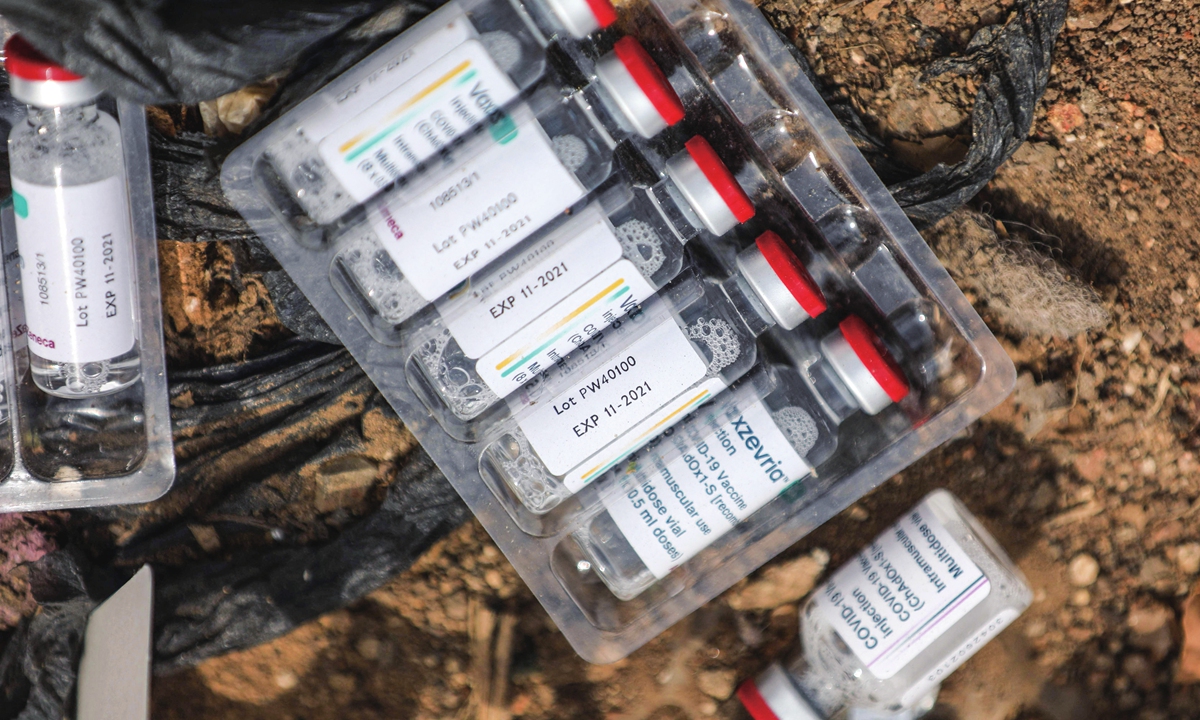 A truck offloads expired AstraZeneca COVID-19 vaccines at the Gosa dump site in Abuja, Nigeria on December 22, 2021. Photo: VCG